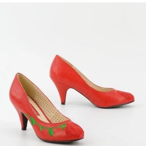 Baits 1950’s Inspired Rose Motif Embroidered Pump Heels